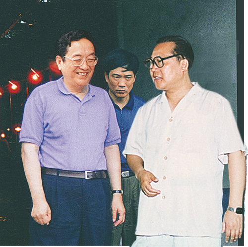 原湖北省委書記，現(xiàn)中央政治局常委俞正聲來公司檢查指導(dǎo)工作
